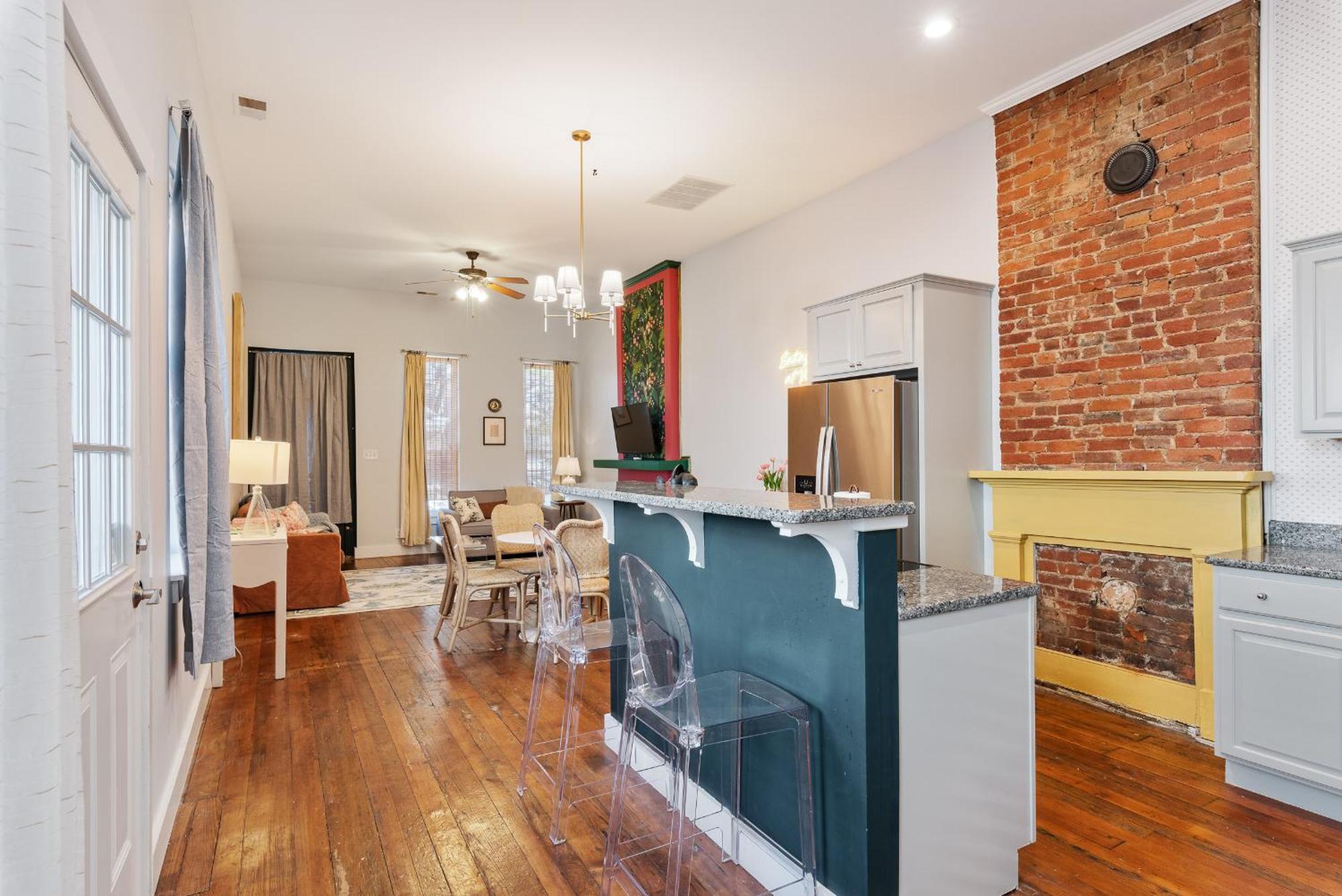 Grand Millennial Germantown 2 Bedroom Shotgun Louisville Eksteriør billede